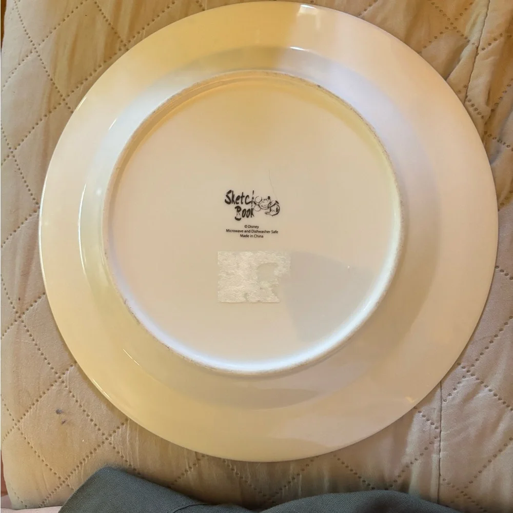 Disney Minnie Mouse Sketchbook dinner plate - 11 inches in diameter